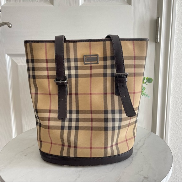 Burberry Handbags - BURBERRY BEIGE HOUSE CHECK CANVAS BUCKET TOTE